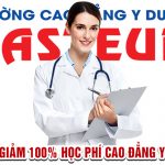Healthcare workers, preventing virus, quarantine campaign concept. Beautiful smiling asian doctor, nurse running checkup in hospital, looking at clipboard with patient results, examine people